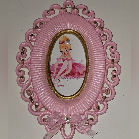 Upcycled 3d framed art with ballerina - Picture 4 of 11